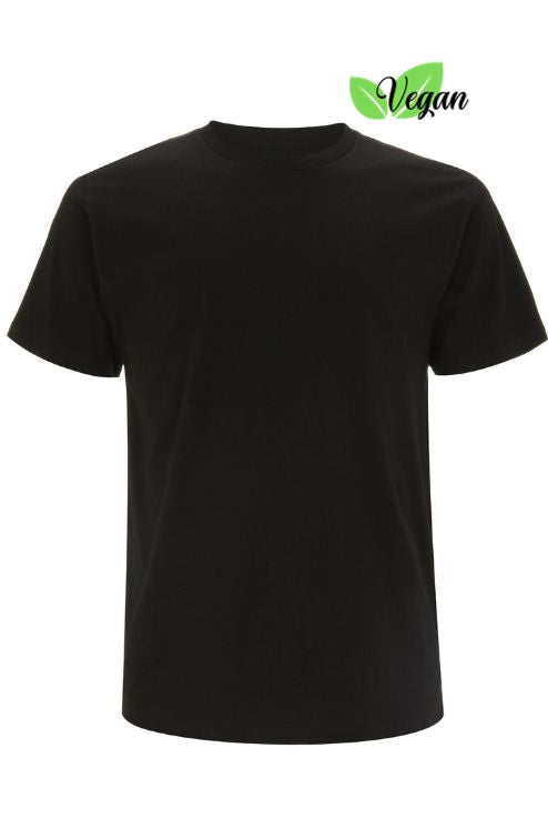 Vorderansicht eines veganen Herren T-Shirts Latimero in der Farbe Schwarz Black Mountains