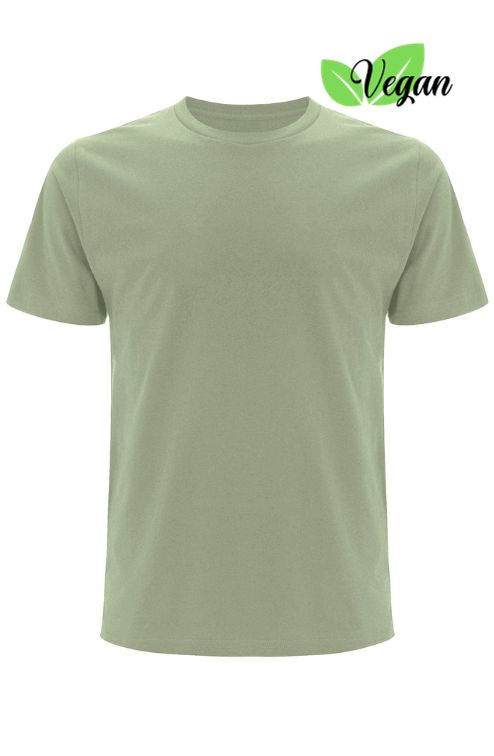 Vorderansicht eines veganen Herren T-Shirts Latimero in der Farbe Grün Verde Amazonica