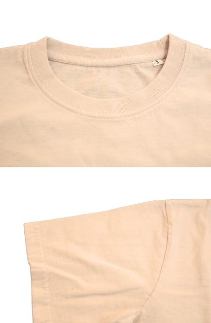 Detailansicht eines Unisex T-Shirts in schwerem Stoff in der Farbe Natural Raw